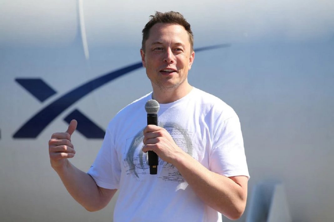 Elon Musk, founder, CEO and lead designer at SpaceX and co-founder of Tesla, speaks at the SpaceX Hyperloop Pod Competition II in Hawthorne, California, U.S., August 27, 2017. REUTERS/Mike Blake